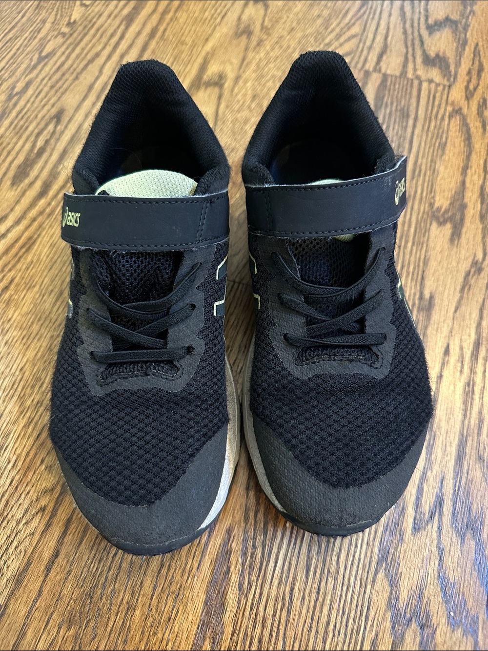 ASICS Kids Black Sneakers with Subtle Accents; 3